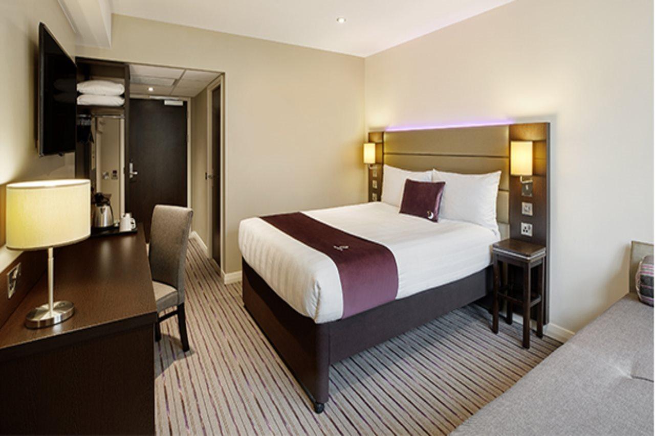 Premier Inn Watford - Croxley Green Экстерьер фото