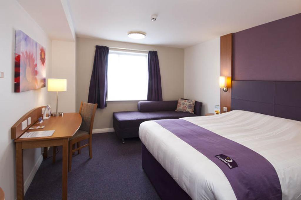 Premier Inn Watford - Croxley Green Экстерьер фото