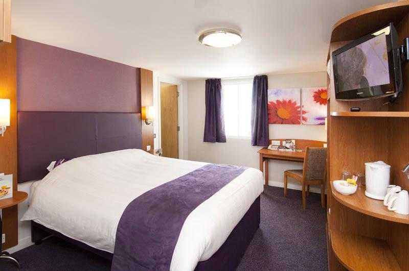 Premier Inn Watford - Croxley Green Экстерьер фото