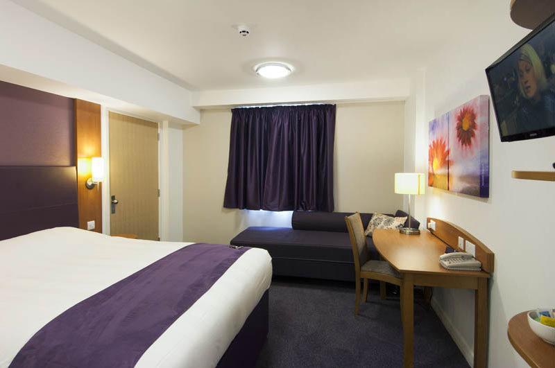 Premier Inn Watford - Croxley Green Экстерьер фото